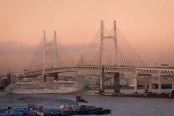 From the main observation deck you can enjoy some great views. Towards the east you can look down on Yokohama Bay Bridge